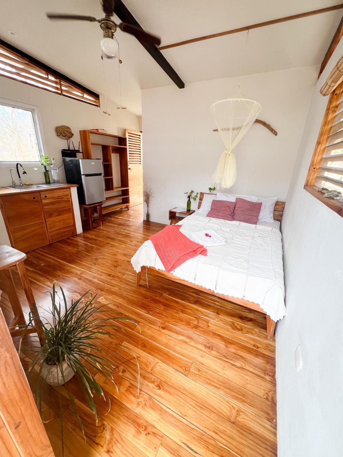 Nosotros Playa Maderas - Surf House & Casitas Villa ภายนอก รูปภาพ